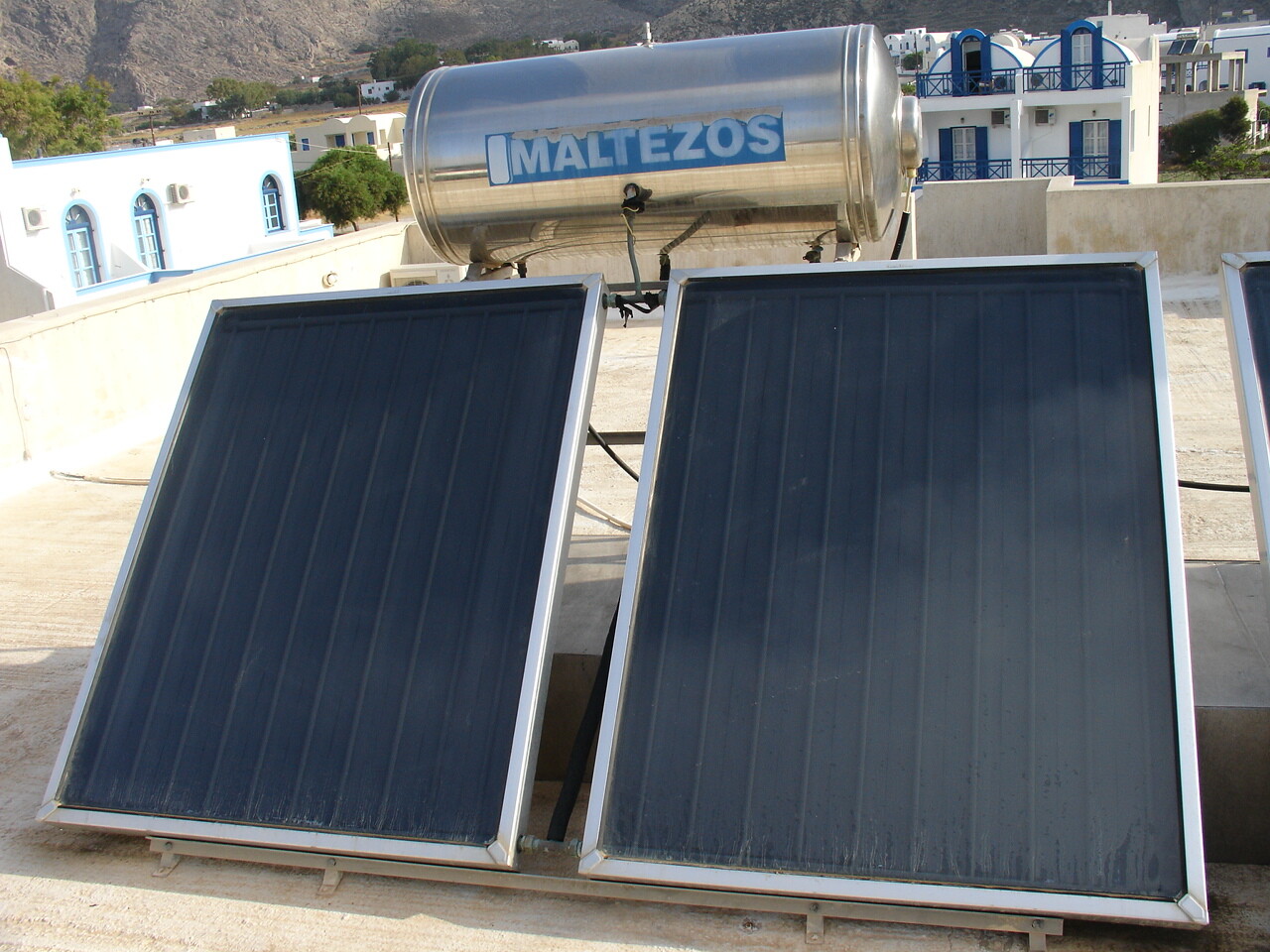 55a7929caabd9_Solar_panels_Santorini.jpg.0d869ca37127e1f8f1a754fba90eb6fa.jpg