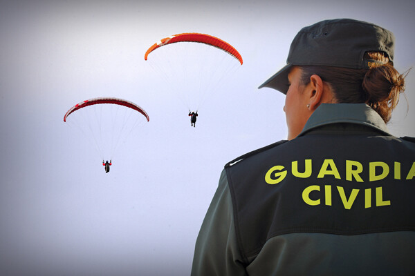guardiacivil_vigilando.jpg.cde1afd92748365cc5c56c380b9a23a5.jpg