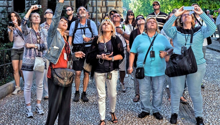 tourists-spain-2015.jpg